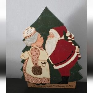 Vintage Santa Claus Kissing Granny Wood Plaque Mr & Mrs Claus  🎅 🤶